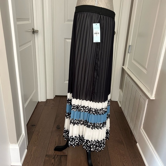NWT! Blue Sol Womens Black& Blue Mixed Design Lined Accordion Midi Skirt Size XL - Picture 4 of 12